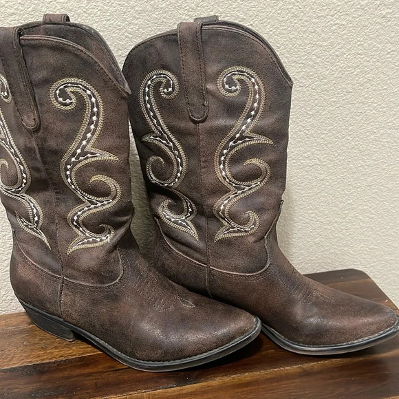 American Rag Shoes - American Rag Western Cowboy Cowgirl Chocolate brown Faux Leather Rodeo Boots 7.5